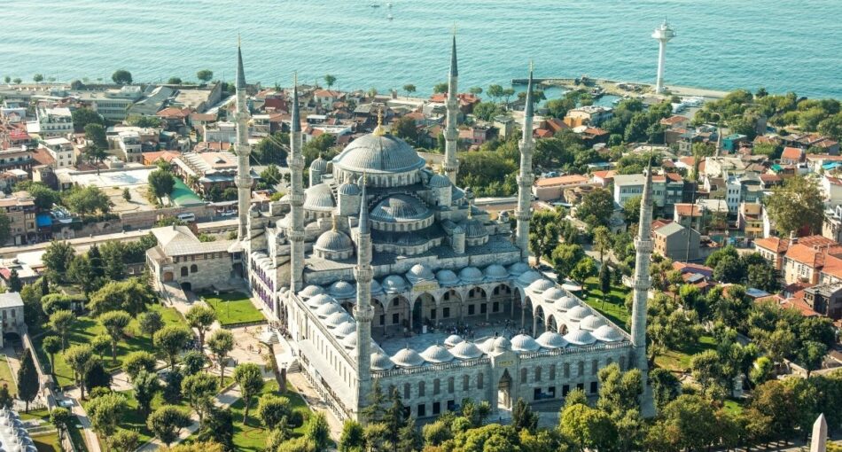 Sultanahmet Camii: İstanbul’un Silüetinin Mücevheri