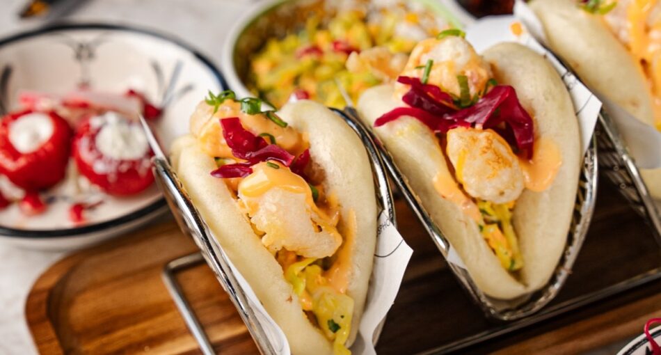 Buns with a Bosphorus View: Shrimp, Chicken and Beef Buns at Loi Bosphorus